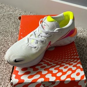 Nike Women’s Renew Run sneakers Sz 7.5